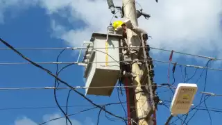 CFE interviene en Ich-Ek, Hopelchén, tras quejas por “bajones” de corriente 
