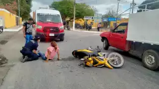 La mujer resultó con una fractura, por lo que fue atendida por paramédicos