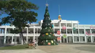 Así lució hoy la explanada del Ayuntamiento de Chetumal, capital de Quintana Roo