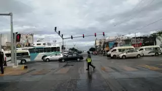 Los comerciantes informales dijeron que las lluvias intermitentes no les permitieron establecerse hasta pasado el mediodía