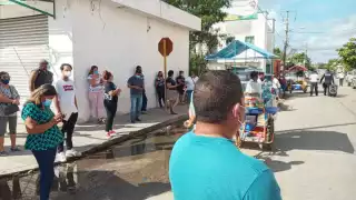 La fila se extendió por toda la calle aledaña al módulo