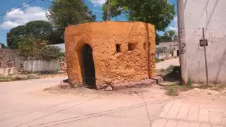 Una construcción en medio del poblado sirvió como cárcel durante la Guerra de Castas