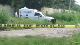 Cadáver de un hombre ensabanado aparece en la avenida Centenario de Cancún