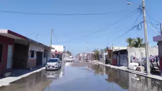 Vecinos aseguran que las aguas negras de los sumideros han rebozado. Foto: Julio Jiménez Mendoza