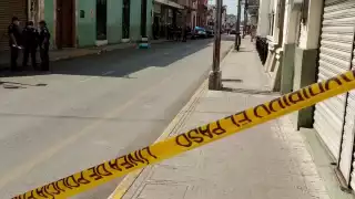 La calle fue cerrada a la circulación, por lo que se pide a los automovilistas tomar precaución