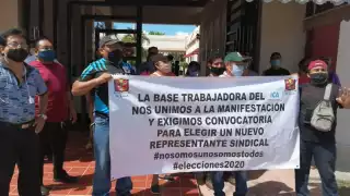 Trabajadores de tres municipios de Quintana Roo se han manifestado en contra de  Roberto Poot Foto: Miguel Ángel Fernández
