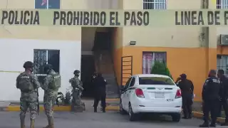 La mujer herida salió a la calle buscando ayuda junto a sus niños menos de cinco años