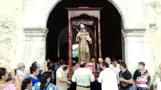 Miles de personas participaron en la procesión a San Francisco de Asís en Telchac Pueblo