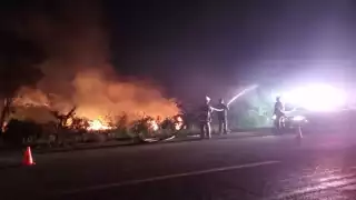 Un incendio que se salió de control en Punta Xen, Champotón fue sofocado por elementos de la Marina