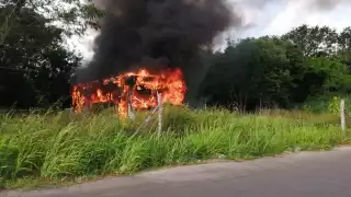 Un autobús abandonado fue quemado en Chetumal