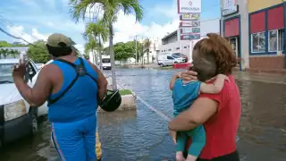 La pareja junto al bebé resultó ilesa en el accidente