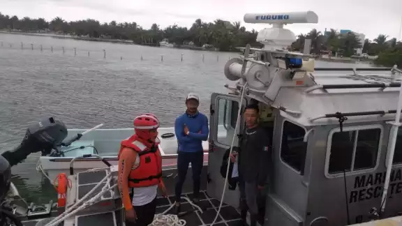 Sanidad Naval efectuó valoración médica a los tripulantes rescatados Sanidad Naval efectuó valoración médica a los tripulantes rescatados