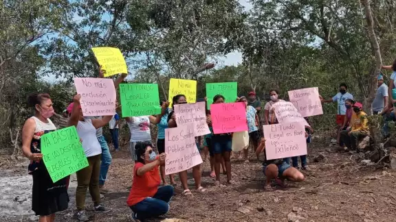 Los inconformes marcharon hasta el Palacio Municipal lanzando consignas contra la Comuna Los inconformes marcharon hasta el Palacio Municipal lanzando consignas contra la Comuna