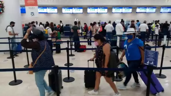 Este martes 29 de diciembre se ve afluencia de gente en el Aeropuerto de Cancún Este martes 29 de diciembre se ve afluencia de gente en el Aeropuerto de Cancún