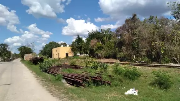 Autoridades del proyecto se han ofrecido comprar los predios colindantes a las vías Autoridades del proyecto se han ofrecido comprar los predios colindantes a las vías