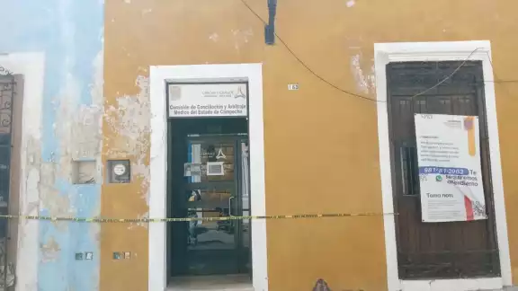 Los delincuentes lograron sustraer objetos como ventiladores, lentes, sacapuntas eléctricos y cargadores de celular