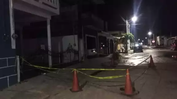 En el lugar sólo quedaron las cintas que aseguraban el predio Foto: Por Esto! En el lugar sólo quedaron las cintas que aseguraban el predio Foto: Por Esto!