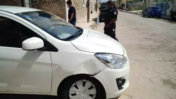 Al lugar arribaron elementos de la Policía Municipal para atender el reporte. Foto: Alfredo Canto Al lugar arribaron elementos de la Policía Municipal para atender el reporte. Foto: Alfredo Canto