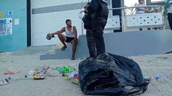 El hombre fue asistido por paramédicos del Sistema de Atención Médica de Urgencias El hombre fue asistido por paramédicos del Sistema de Atención Médica de Urgencias