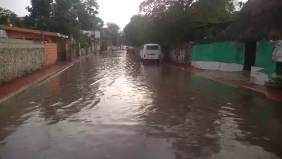 Hace quince días las autoridades municipales mandaron a limpiar los pozos pluviales Hace quince días las autoridades municipales mandaron a limpiar los pozos pluviales