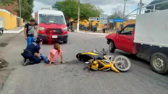 La mujer resultó con una fractura, por lo que fue atendida por paramédicos La mujer resultó con una fractura, por lo que fue atendida por paramédicos