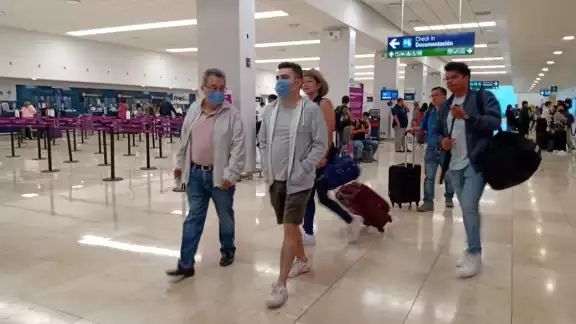 De las 07:00 horas a las 08:00 están previstos otros cuatro vuelos 3 a México y 1 a Houston.