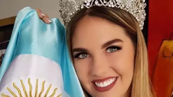 El atuendo consistía en un uniforme de la Selección de Fútbol de Argentina, aunque con una pequeña "sorpresa" El atuendo consistía en un uniforme de la Selección de Fútbol de Argentina, aunque con una pequeña "sorpresa"