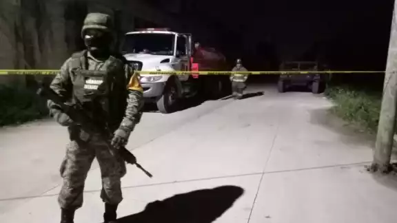Las dos personas que se encontraban en el sitio al parecer extranjeros fueron detenidas Las dos personas que se encontraban en el sitio al parecer extranjeros fueron detenidas