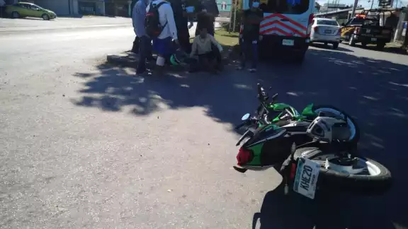 El motociclista resultó herido en el accidente El motociclista resultó herido en el accidente