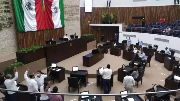 Suspenden en Congreso  discusión del dictamen sobre el reemplacamiento