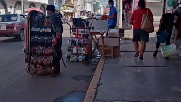 Debido al desempleo, el comercio informal ha aumentado en la isla