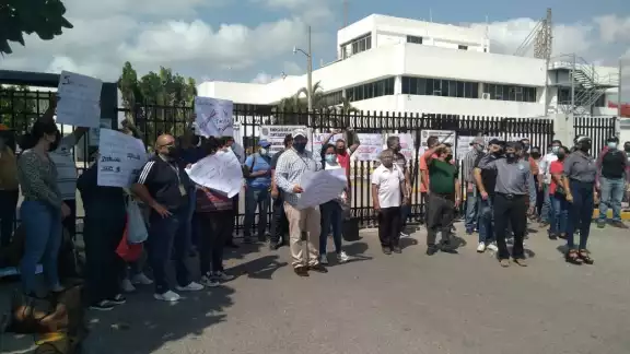 La manifestación inició ayer martes, y es respaldada por el sindicato de la Semarnat La manifestación inició ayer martes, y es respaldada por el sindicato de la Semarnat