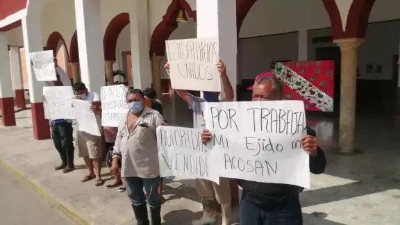 Un grupo de campesinos se concentraron en la dirección exigiendo que liberen a Manuel Jesús Cahuich Poot Un grupo de campesinos se concentraron en la dirección exigiendo que liberen a Manuel Jesús Cahuich Poot