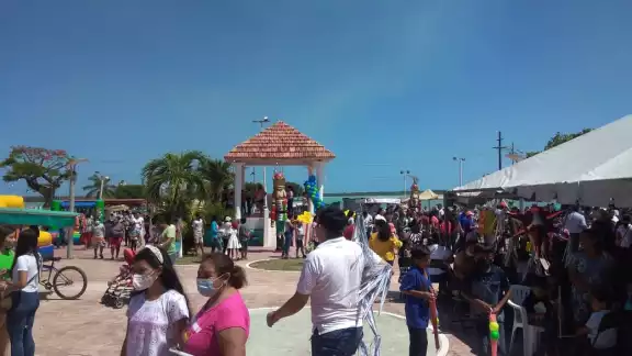 Después de dos años por la pandemia de COVID-19 el parque de Sabancuy lució con gran número de personas