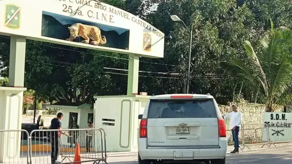 AMLO supervisó vía aérea los Tramos 6 y 7 que conectan a Quintana Roo con Campeche AMLO supervisó vía aérea los Tramos 6 y 7 que conectan a Quintana Roo con Campeche