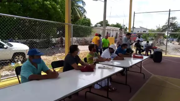 La estación pasará por la carretera Izamal-Kimbilá donde se ubican las torres de la Comisión Federal de Electricidad (CFE)
La estación pasará por la carretera Izamal-Kimbilá donde se ubican las torres de la Comisión Federal de Electricidad (CFE)