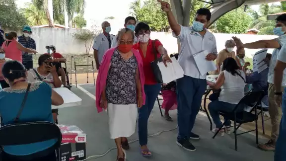 Los adultos mayores fueron inoculados este viernes Los adultos mayores fueron inoculados este viernes