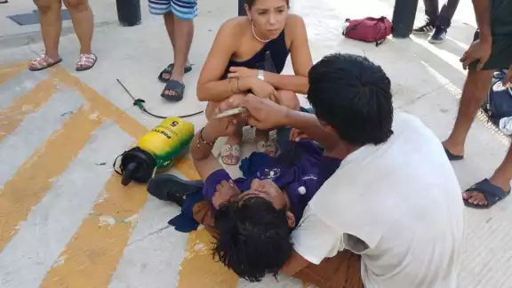 Presuntos fumigadores entran a edificios a robar, uno de ellos es lesionado por ciudadanos en Quintana Roo Presuntos fumigadores entran a edificios a robar, uno de ellos es lesionado por ciudadanos en Quintana Roo