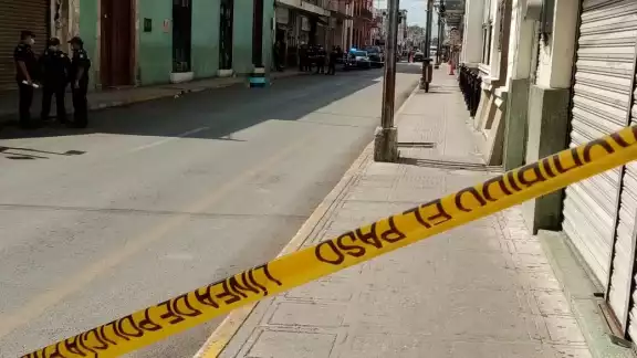 La calle fue cerrada a la circulación, por lo que se pide a los automovilistas tomar precaución La calle fue cerrada a la circulación, por lo que se pide a los automovilistas tomar precaución