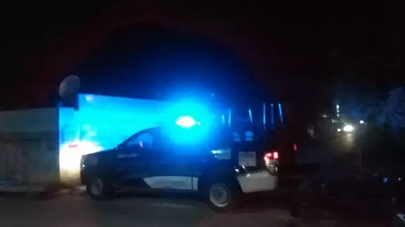 Los hechos ocurrieron alrededor de las 21:00 horas cuando vecinos de la colonia centro reportaron a la policía local
