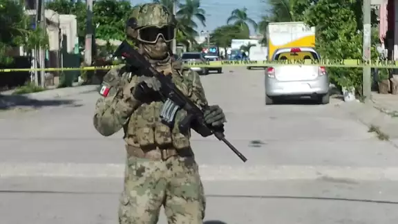 Al lugar llegaron elementos de la FGE y de la Semar Al lugar llegaron elementos de la FGE y de la Semar