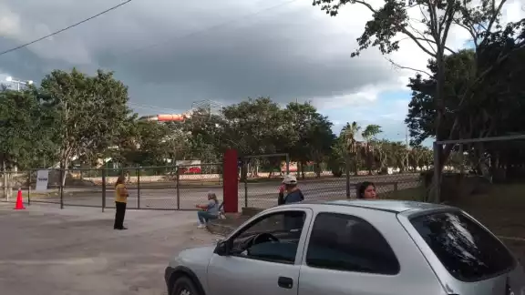Una mujer fue la primera de la fila para el concierto de Juanes en la Feria Yucatán Xmatkuil Una mujer fue la primera de la fila para el concierto de Juanes en la Feria Yucatán Xmatkuil
