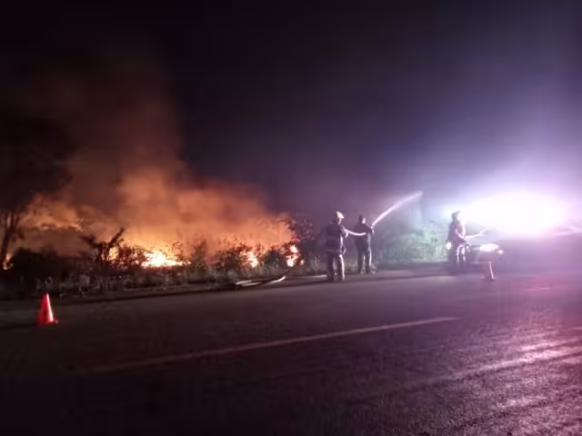 Un incendio que se salió de control en Punta Xen, Champotón fue sofocado por elementos de la Marina