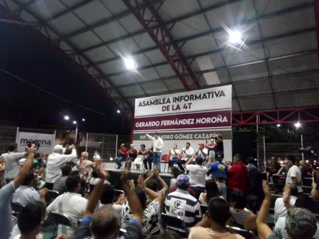 Gerardo Fernández Noroña se reunió con habitantes de la colonia Santa Isabel en Campeche