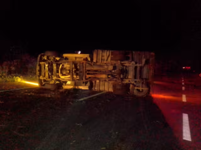 La unidad fue removida con una grúa del tramo Buctzotz-Tizimin, para evitar congestionamientos viales