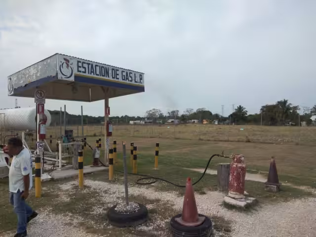 En Sabancuy un tanque de gas de 20 kilos se vende en 380 pesos