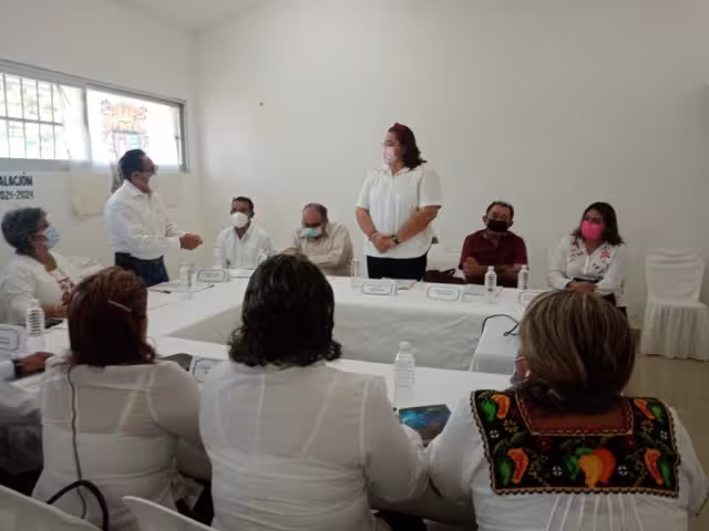 Tras repasar la agenda de la sesión, la regidora propuso como tercer punto su renuncia al cargo