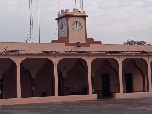 En general, el edificio necesita algunas reparaciones urgentes para operar