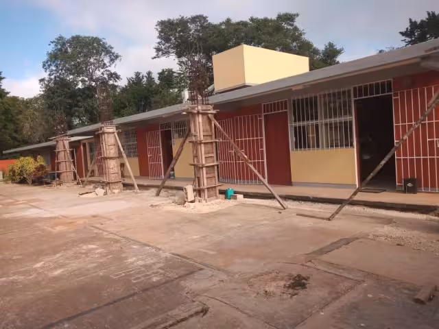 Dijeron que harían las obras y se olvidaron, reclama director del plantel