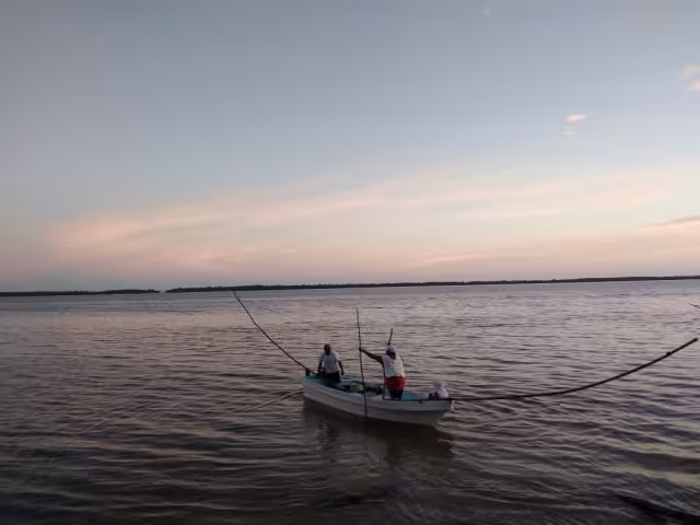 Desde temprana hora se hicieron a la mar cerca de 200 embarcaciones para “probar suerte